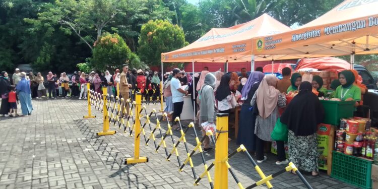 Pemcam Cileungsi Gelar Gerakan Pangan Murah, Bantu Warga Jelang Idul Fitri‎
