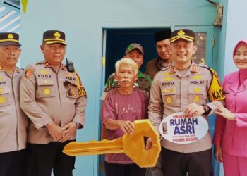 ‎Dari Tak Layak Jadi Nyaman, Kapolres Bogor Resmikan Rumah Baru Warga Sukahati‎