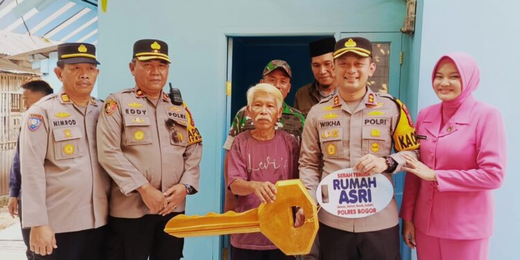 ‎Dari Tak Layak Jadi Nyaman, Kapolres Bogor Resmikan Rumah Baru Warga Sukahati‎
