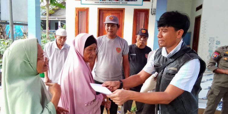 ‎Erik Felany Wijaya Salurkan 500 Paket Bantuan untuk Jompo dan Duafa di Cileungsi