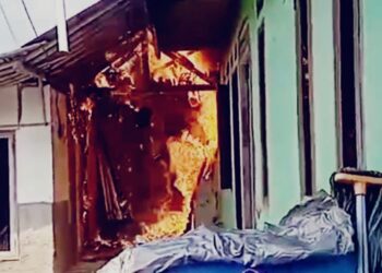 ‎Konsleting Listrik Picu Kebakaran, Dua Kamar Rumah Ludes Terbakar