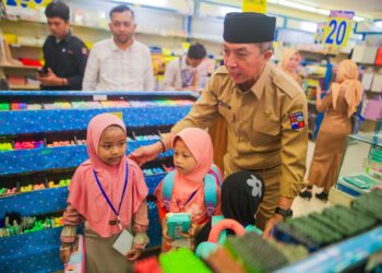 Wali Kota Bogor Ajak Anak Yatim Belanja Baju Baru Lewat Program Tebar Hadiah Ramadan