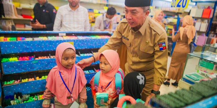 Wali Kota Bogor Ajak Anak Yatim Belanja Baju Baru Lewat Program Tebar Hadiah Ramadan