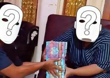 penyerahan uang bumdes kepada istri kades