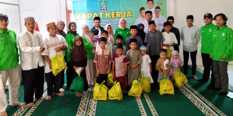 Safari Silaturahmi, Dewan Hj. Nunur Santuni Anak Yatim di Gunung Putri