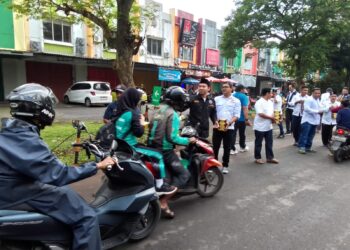 Karang Taruna Kecamatan Cileungsi Bagikan Ratusan Takjil Gratis dan Gelar Buka Puasa Bersama