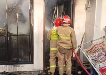 Korsleting Kulkas, Rumah Warga Hangus Terbakar