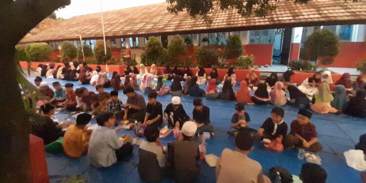 Bukber SDN 05 Cicadas, Kepala Sekolah Ingatkan Siswa Isi Libur Lebaran dengan Kegiatan Positif