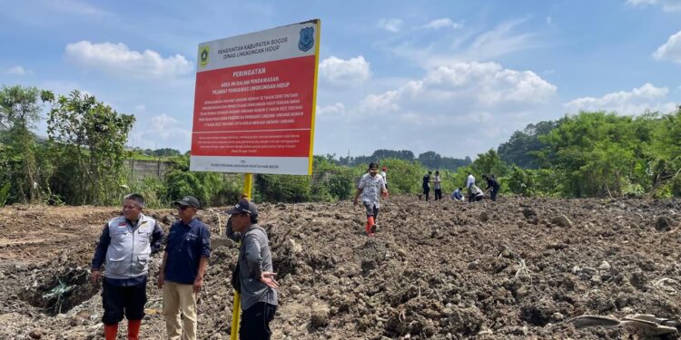 Segel Lokasi Limbah B3 Gunung Putri, DLH Pasang Plang Pengawasan PPLH