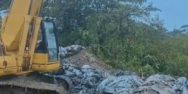 Lahan Kosong di Gunung Putri Dijadikan Tempat Pembuangan Limbah B3
