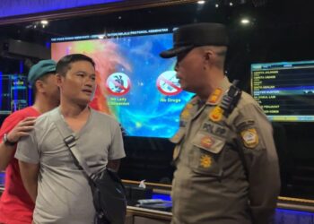 Patroli Ramadan: Satpol PP Sita Puluhan Botol Miras