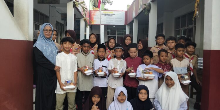 SD Negeri Babakan 01 Gelar Pembagian Zakat, Santunan, dan Buka Puasa Bersama
