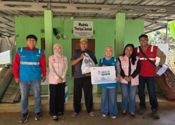 Srikandi PLN Gunung Putri Bersama ULP Jonggol Salurkan Bantuan Listrik Gratis Melalui Program Jumat Berbagi Cahaya
