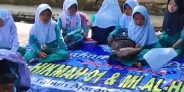Miris, Siswa MI Al-Hikmah 01 Klapanunggal Belajar Ngampar
