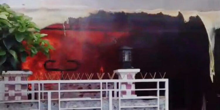 ‎Anak Bermain Korek Api, Rumah di PHPM Terbakar