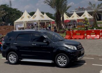 ‎Dishub Gemboskan Ban Puluhan Kendaraan yang Nekat Parkir Liar