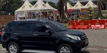 ‎Dishub Gemboskan Ban Puluhan Kendaraan yang Nekat Parkir Liar