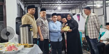 PWI Pusat Serahkan Uang Duka kepada Keluarga Almarhum Zulmansyah