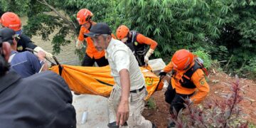 Ditemukan Meninggal Dunia, Lansia Hanyut di Ciliwung Terseret 21 Km