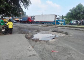 Jalan Rusak Parah di Flyover Cileungsi Dibiarkan Lama, Warga Desak Pemprov Jabar Segera Bertindak