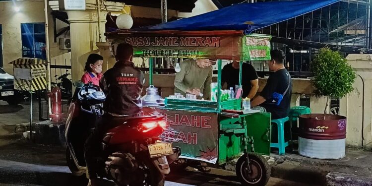 Dampak Konflik Timur Tengah, Harga Wedang Jahe di Citeureup Naik