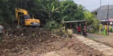 Dari Keprihatinan Jadi Aksi: Acang Suryana Bangun Jalan untuk Masa Depan Generasi Muda