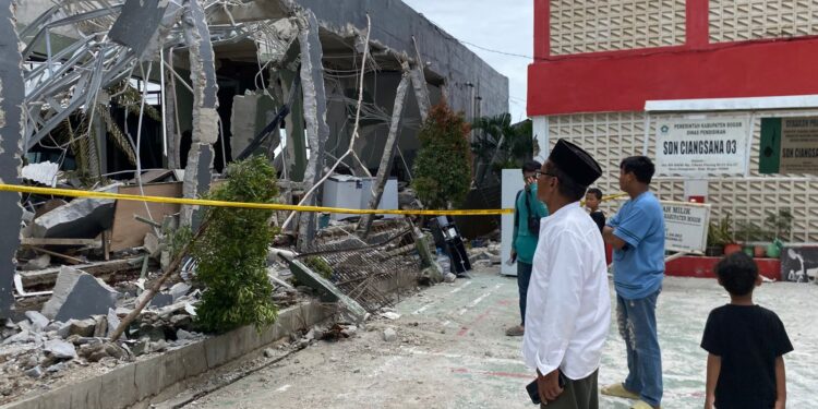 Ledakan di Loxus Padel Club Robohkan Pagar SDN Ciangsana 03