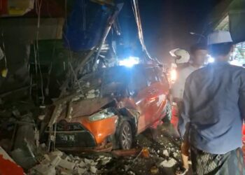 Diduga Rem Blong, Truk Engkel Picu Kecelakaan Beruntun