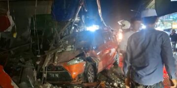 Diduga Rem Blong, Truk Engkel Picu Kecelakaan Beruntun