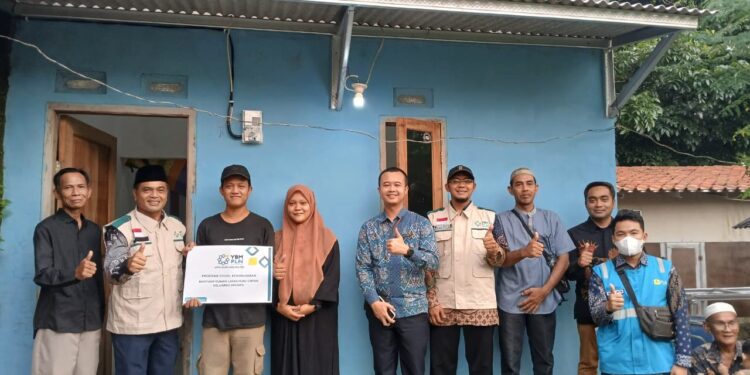 Wujudkan Hunian Layak, YBM PLN UP3 Gunung Putri Resmikan Rumah Cahaya untuk Pak Ari