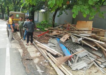 Jadi Jalur Favorit Prabowo, Bangunan Liar di Desa Cijayanti Dibersihkan