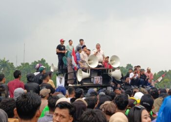 Bupati Bogor Temui Demonstran, Dukung Tambang Berizin Dibuka