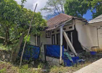 ‎Wujudkan Kepedulian, PLN Gunung Putri dan UP2D Jabar Gandeng YBM Salurkan Bantuan untuk Korban Tanah Bergerak di Desa Bojong Koneng