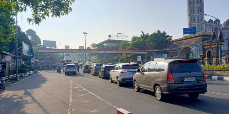 ‎Besok, One Way di Puncak Mulai Jam 7 Pagi‎