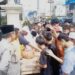 Polsek Citeureup Bagikan 300 Paket Nasi Padang dalam Program Jumat Berkah
