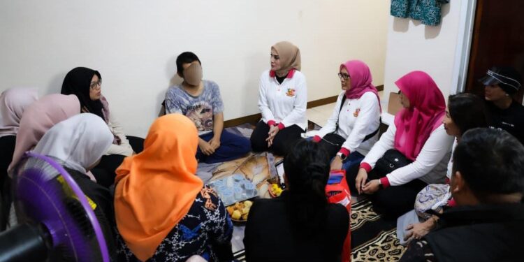‎Yantie Rachim Sambangi Balita dan Pemuda Pasien Kanker di Bogor‎