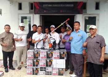 Pemerintah Desa Pasirangin Salurkan Mesin Potong Rumput dan BLT Dana Desa