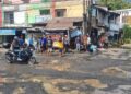 Pedagang Griya Bukit Jaya Gotong Royong Benahi Drainase