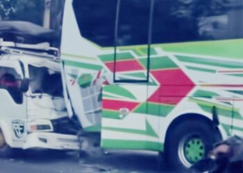 Bus Kosub Ditabrak Truk Saat Menepi di Cileungsi, Ini Kronologisnya.!