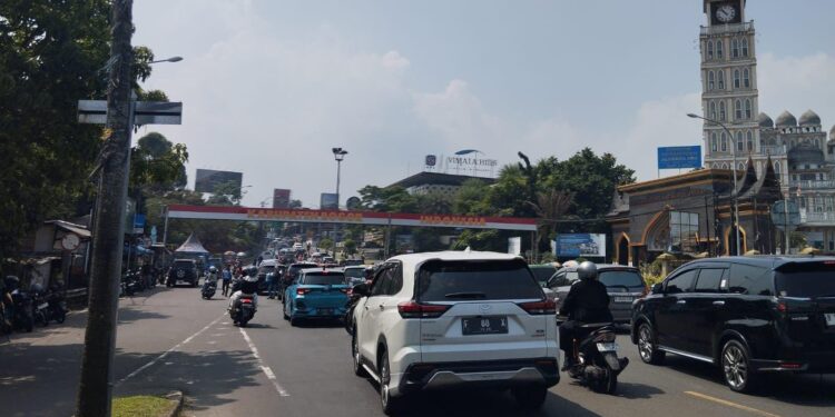 Libur Kenaikan Isa Al Masih, 10 Ribu Kendaraan Padati Jalur Puncak