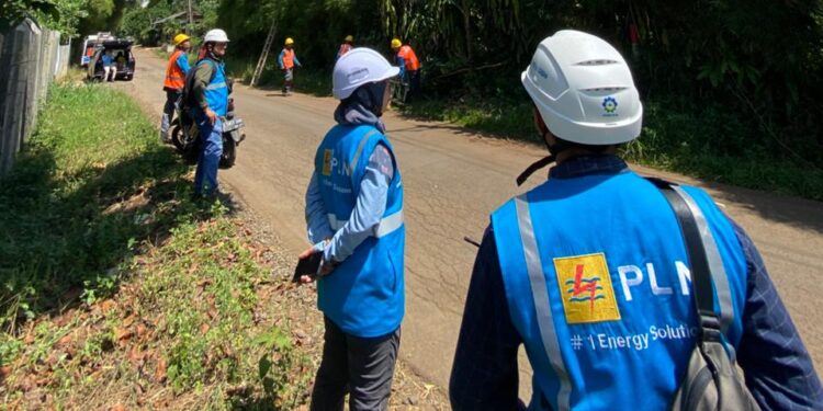 PLN Gunung Putri Laksanakan Pemeliharaan Terintegrasi “KAMISIGAP” di Penyulang Setia