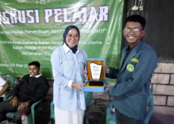 Jadi Narasumber Pendidikan, Hj. Nunur Motivasi Pelajar