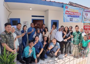 Suasana Haru Warnai Serah Terima Sepuluh Rumah Tukang Bangunan di Wilayah Jawa