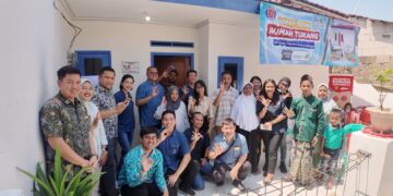 Suasana Haru Warnai Serah Terima Sepuluh Rumah Tukang Bangunan di Wilayah Jawa