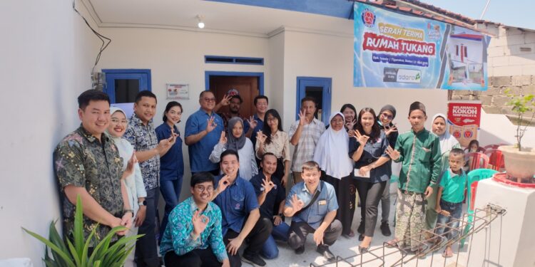 Suasana Haru Warnai Serah Terima Sepuluh Rumah Tukang Bangunan di Wilayah Jawa
