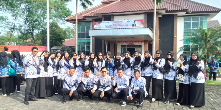Upacara Hardiknas di Cileungsi, PGRI Tekankan Peran Guru sebagai Teladan