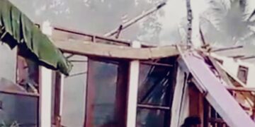 ‎Rumah di Tepi Tebing Jalur Nasional Ambruk, Dua Orang Terluka