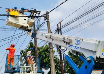 Komitmen Jaga Pasokan Listrik Tanpa Padam, Tim PDKB PLN Lakukan Pemeliharaan Jaringan Tegangan Menengah di ULP Citeureup