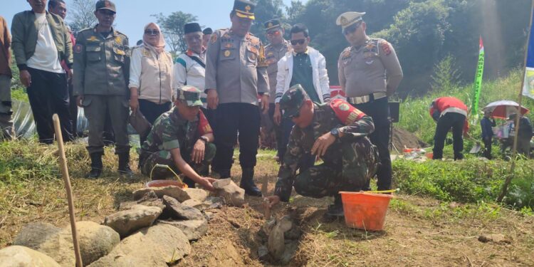 Koramil Citeureup Mulai Bangun Jembatan Armco di Desa Tajur, Permudah Akses Ribuan Warga