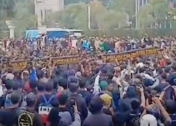 Ribuan Mahasiswa Gelar Aksi di Bundaran HI, Suarakan Lima Tuntutan kepada Pemerintah